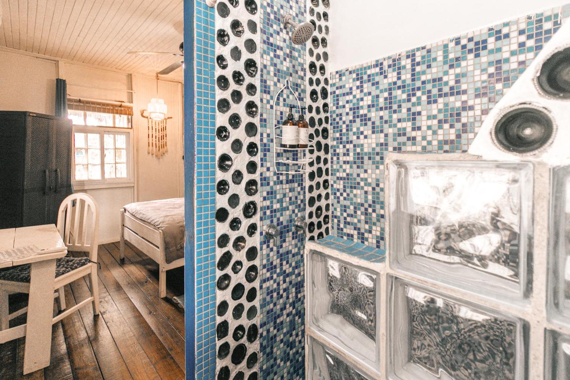 Saigon Bay Bed & Breakfast Бокас-дель-Торо Экстерьер фото